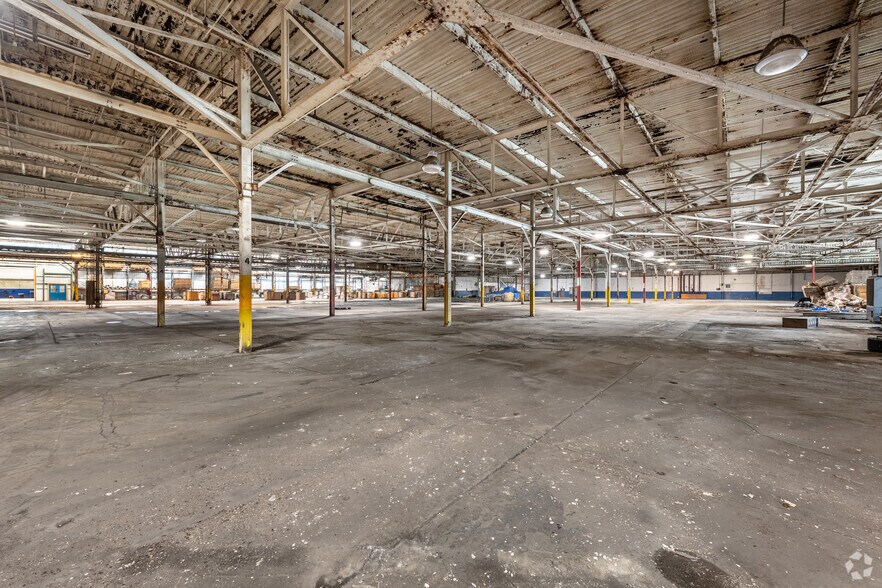 More Photos Of 225 Hubbard Rd, Youngstown Warehouse For Lease