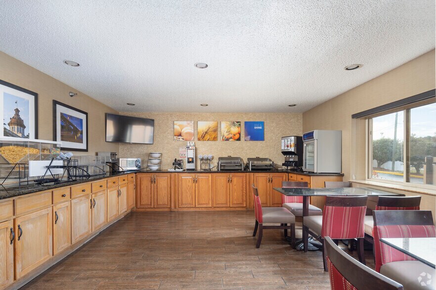 More Photos Of 911 Bush River Rd, Columbia Hotel For Sale