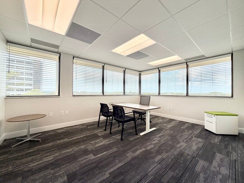 More Photos Of 4440 PGA Blvd, Palm Beach Gardens Coworking Space