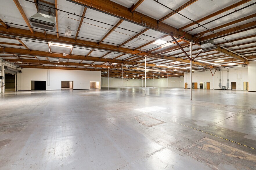 More Photos Of 21329 Nordhoff St, Chatsworth Distribution For Lease