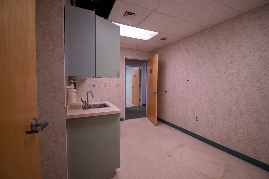 More Photos Of 2525 Harbor Blvd, Port Charlotte Medical For Sale