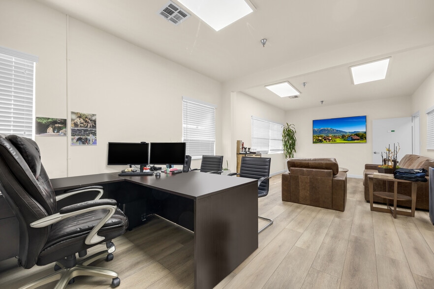 More Photos Of 2717 Tanager Ave, Los Angeles Warehouse For Sale