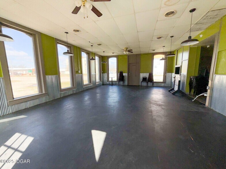 More Photos Of 622 6th St, Oswego Restaurant For Sale