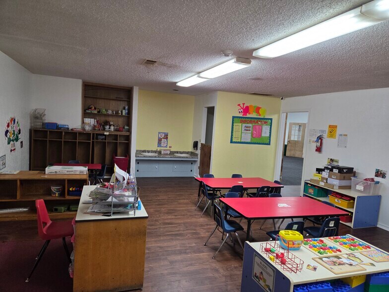 More Photos Of 1339 N Masters Dr, Dallas General Retail For Sale