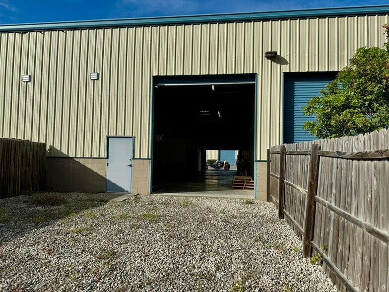 More Photos Of 1731-1829 Business Center Ln, Kissimmee Unknown For Lease