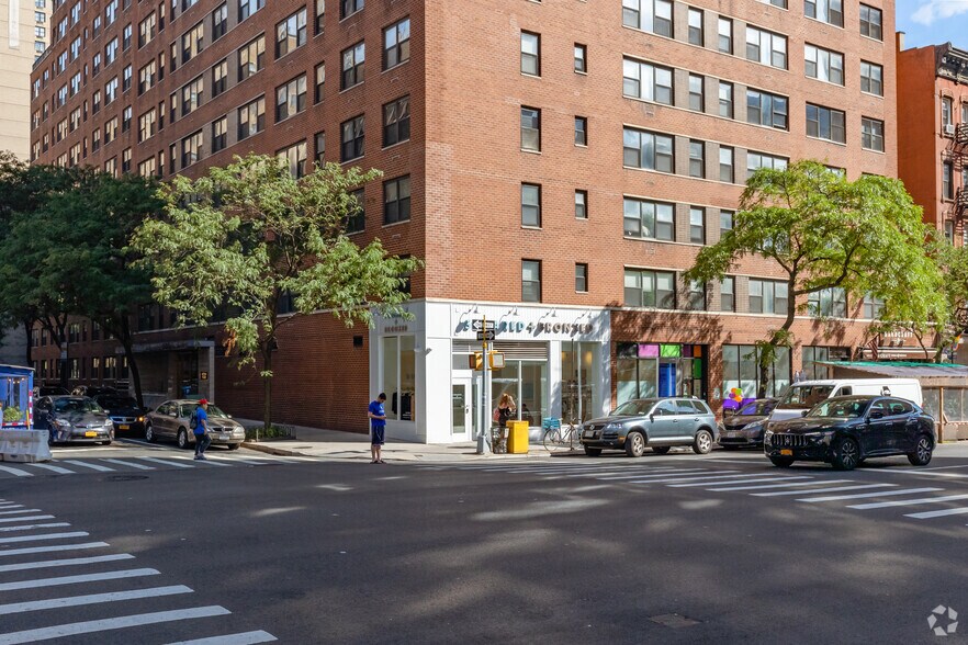 More Photos Of 200 E 27th St, New York Apartments For Lease