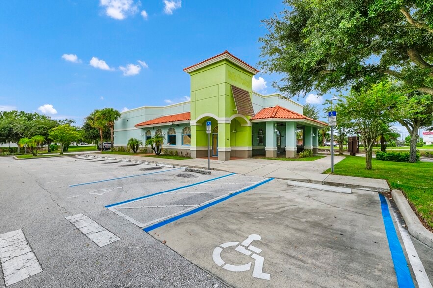 5484 N Orange Blossom Trl, Orlando, FL 32810 Fast Food For Sale