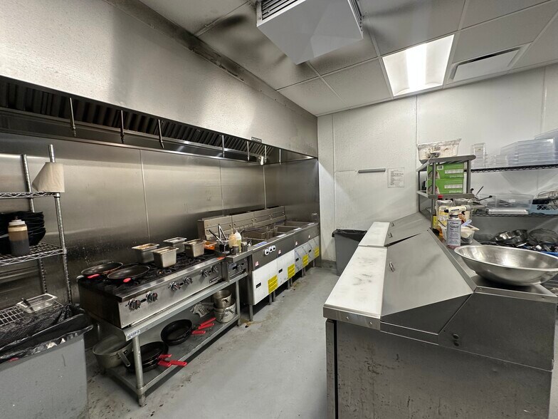 More Photos Of 8895 Towne Centre Dr, San Diego General Retail For Lease