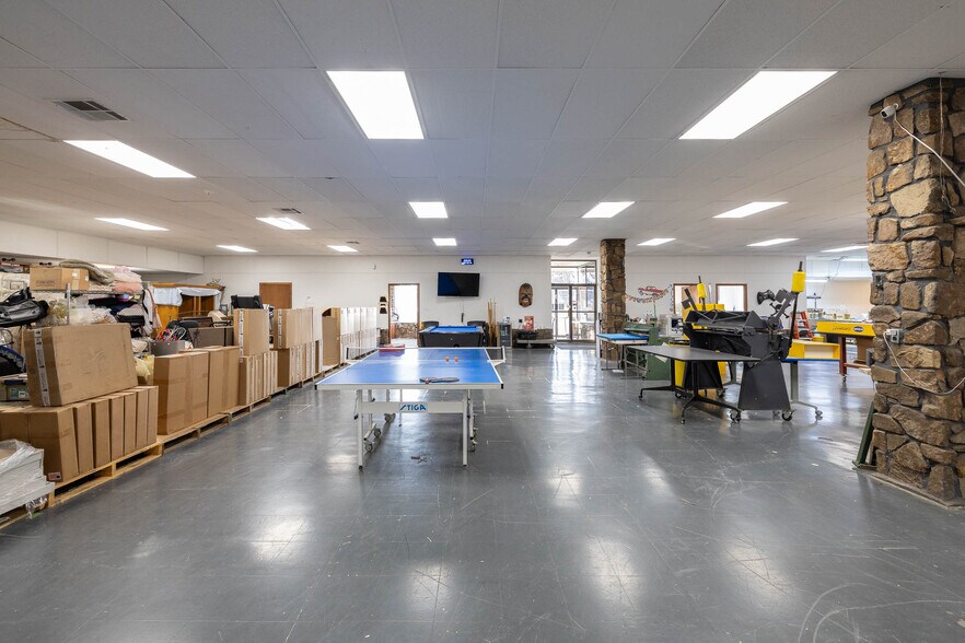 More Photos Of 1060 1st Ave NE, Gravette Industrial For Lease