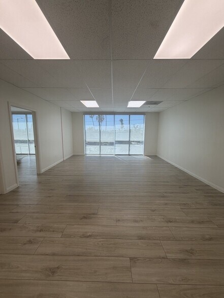 More Photos Of 7626-7634 Vineland Ave, Sun Valley Storefront Retail Office For Lease
