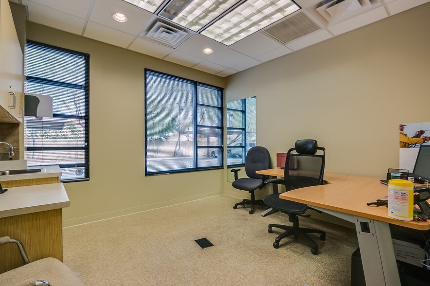 More Photos Of 9865 S Priest Dr, Tempe Unknown For Lease