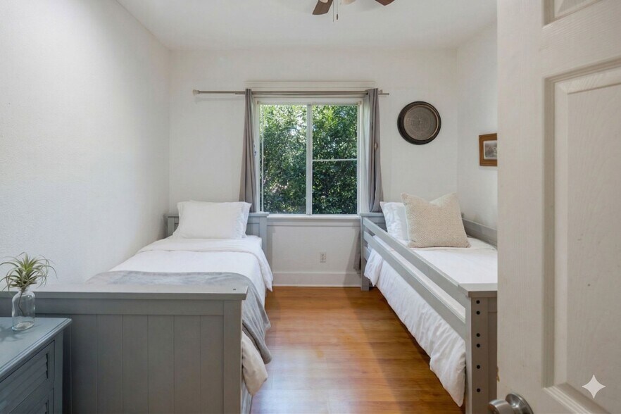 More Photos Of 2822 S La Salle Ave, Los Angeles Apartments For Sale