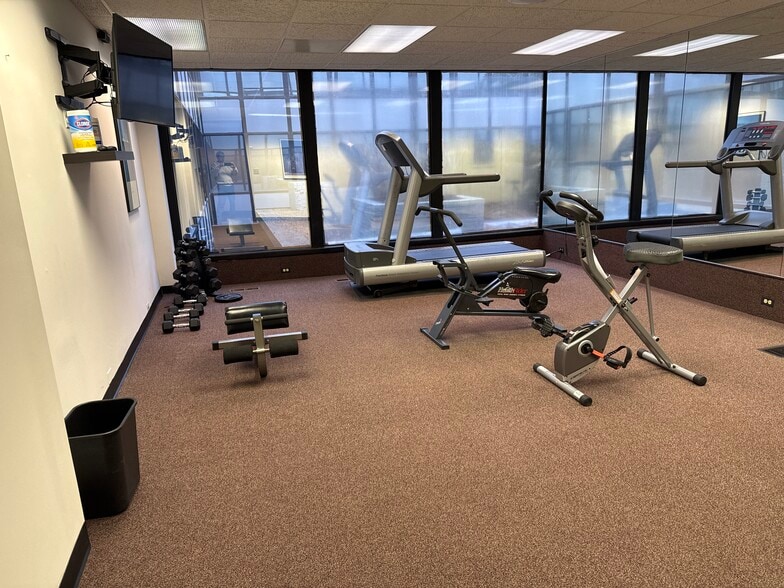 More Photos Of 540-550 W Frontage Rd, Northfield Office For Lease