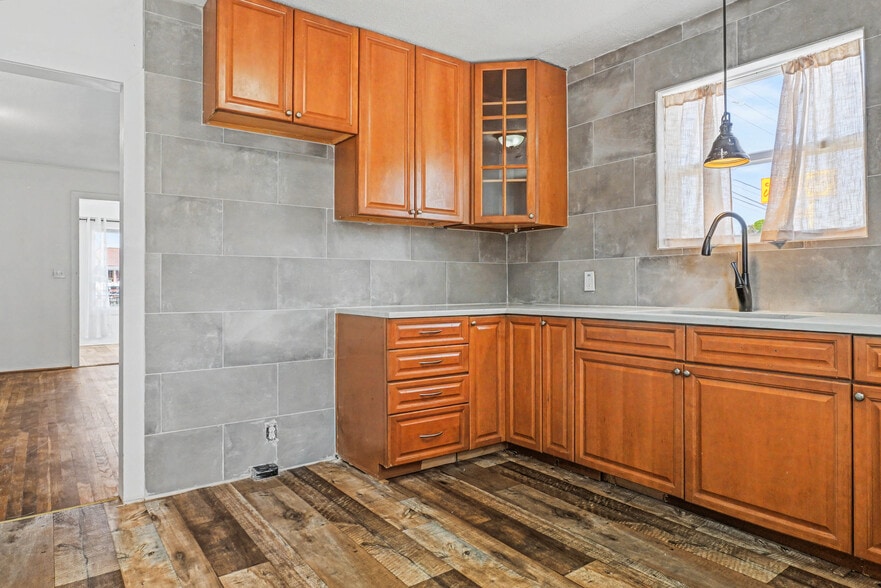 More Photos Of 1201 Cassat Ave, Jacksonville Medical For Sale