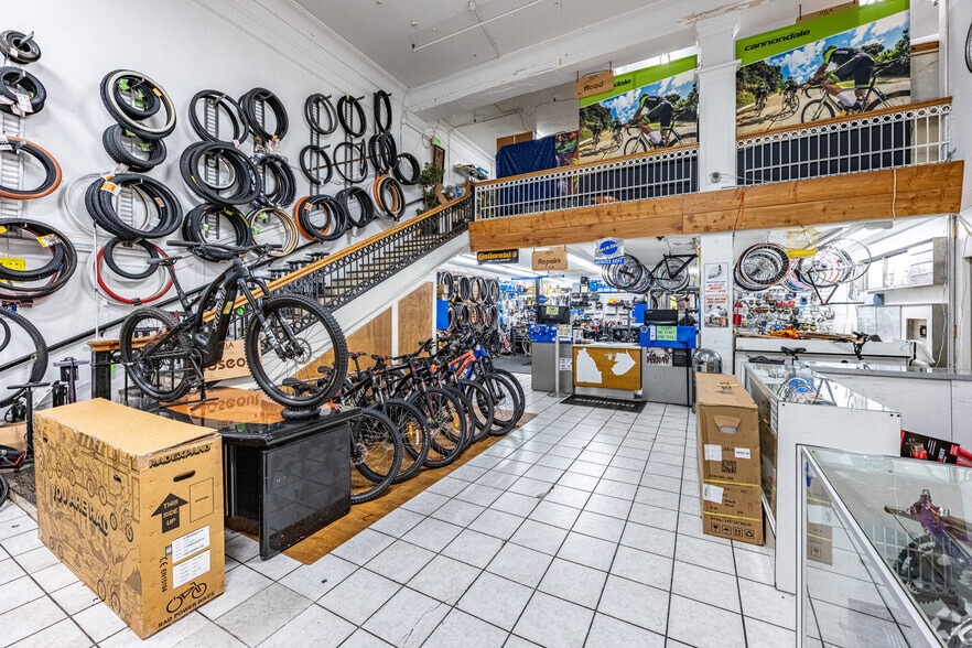 More Photos Of 425 S Broadway, Los Angeles General Retail For Lease