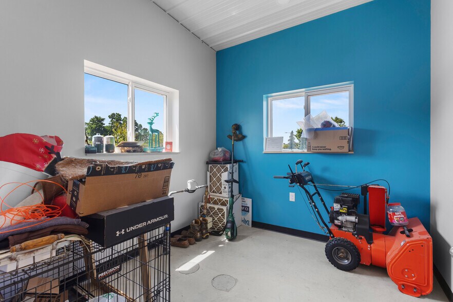 More Photos Of 390 Progress Dr, Cottage Grove Veterinarian Kennel For Sale