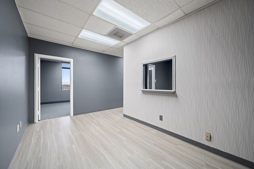 More Photos Of 1925 E Belt Line Rd, Carrollton Office For Lease