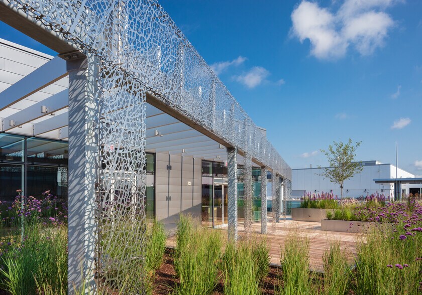 More Photos Of 2100 L St NW, Washington Office For Lease