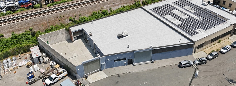 Primary Photo Of 13019 180th St, Jamaica Manufacturing For Lease