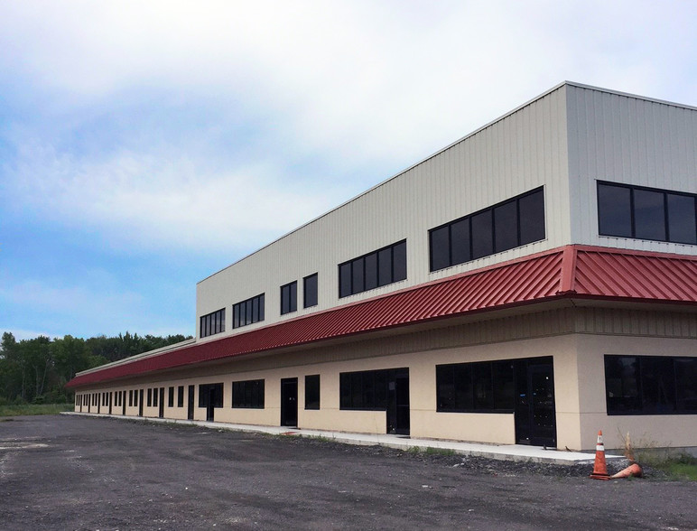 Primary Photo Of 50 Airpark Dr, Rochester Light Manufacturing For Lease