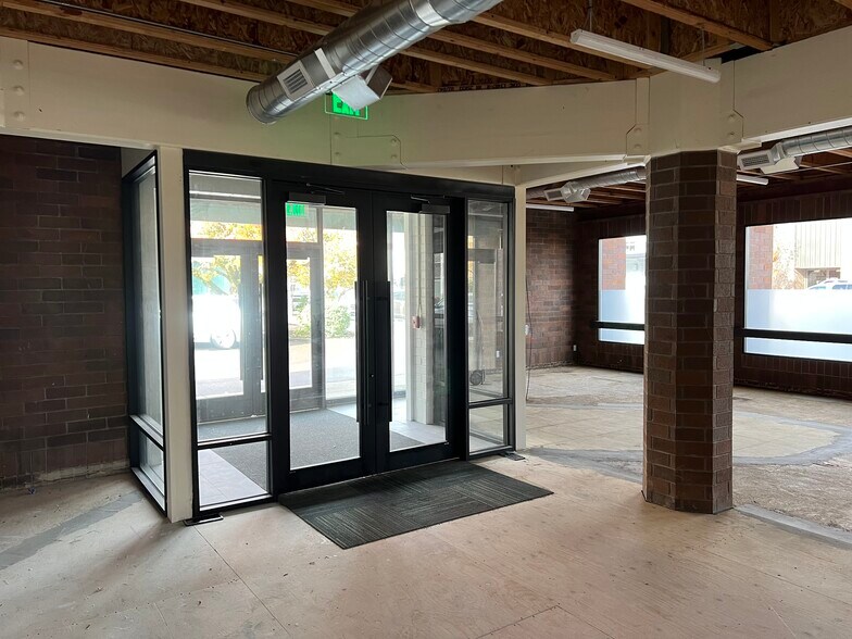 More Photos Of 300 Ellsworth St SW, Albany Bank For Lease