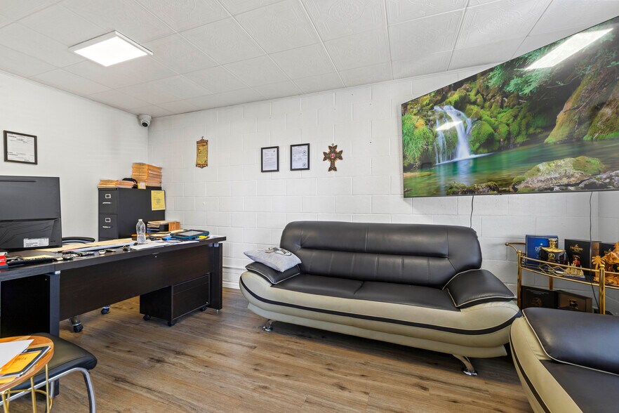 More Photos Of 188 N Daisy Ave, Pasadena Auto Repair For Sale