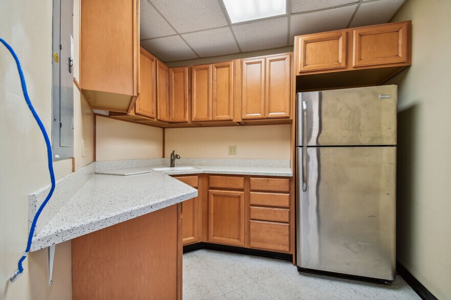 More Photos Of 6711 38th Ave N, Saint Petersburg Medical For Sale