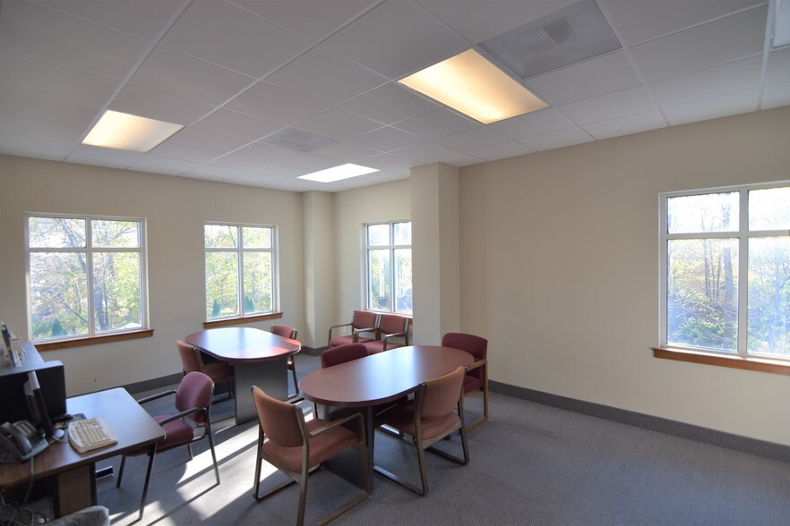 More Photos Of 5560 Kirkwood Hwy, Wilmington Office For Sale