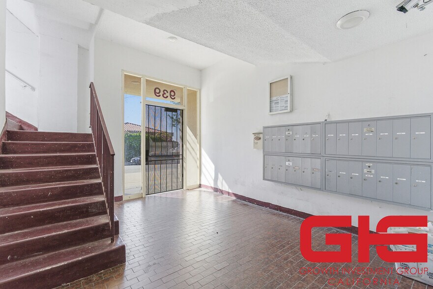 More Photos Of 939 W College St, Los Angeles Apartments For Sale