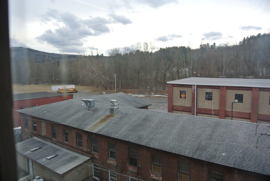 More Photos Of 37 Greenwoods Rd, New Hartford Manufacturing For Lease