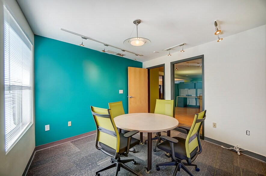 More Photos Of 3925-3927 Brotherton Rd, Cincinnati Office For Sale