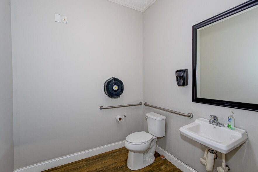 More Photos Of 3002 River Watch Ln, Augusta Flex For Sale