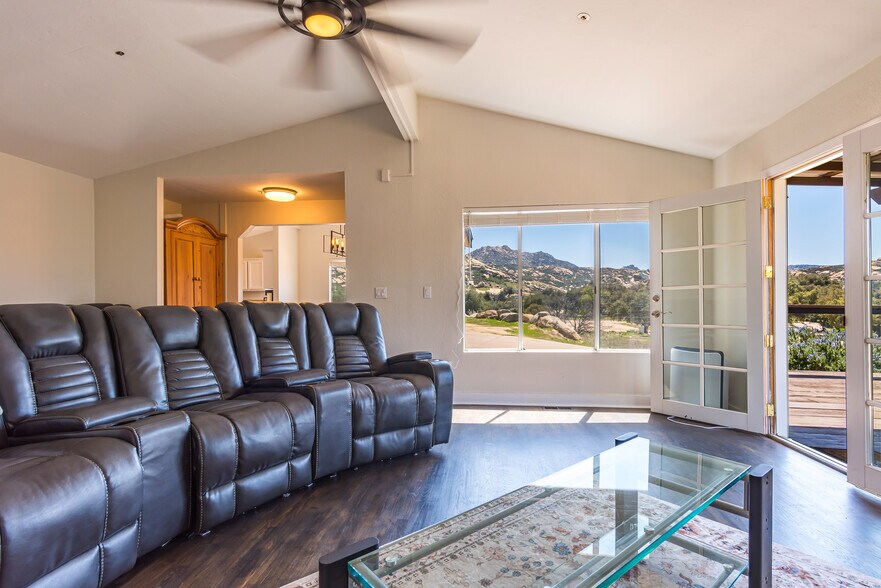 More Photos Of 19191 High Glen Rd, Alpine Specialty For Sale