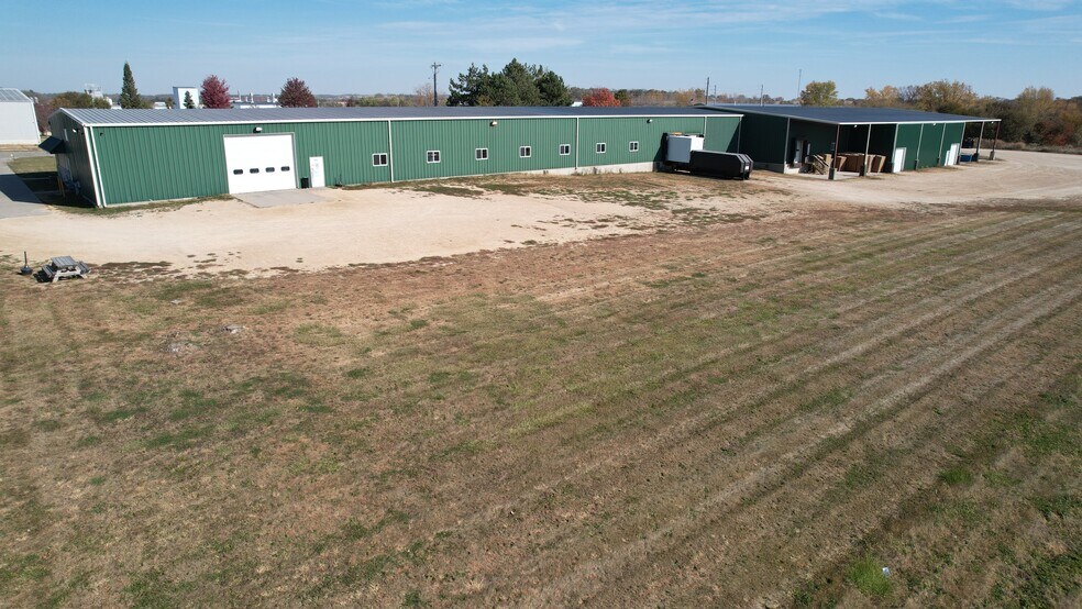 More Photos Of 1205 E Summit St, Maquoketa Warehouse For Lease