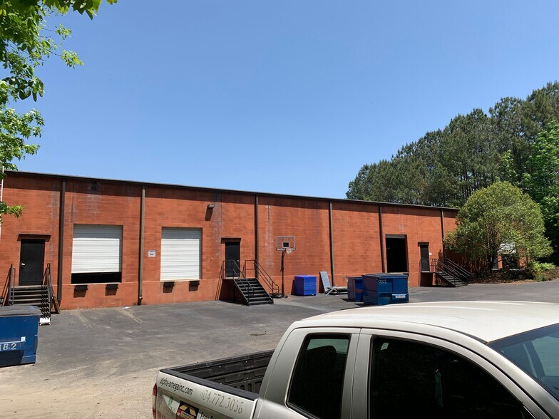 More Photos Of 2170 Brandon Trl, Alpharetta Distribution For Lease