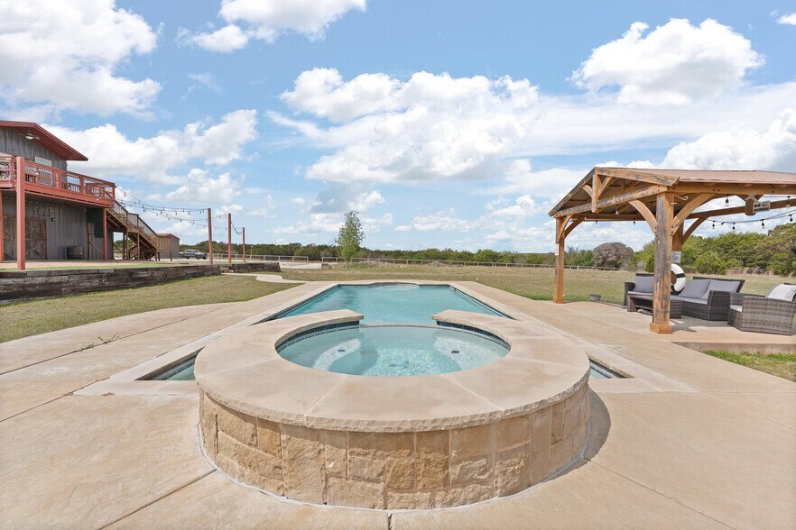 More Photos Of 3119 County Road 2730, Glen Rose Lodge Meeting Hall For Sale