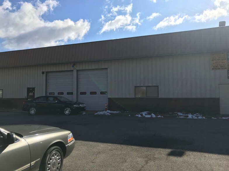 More Photos Of 965 E Main St, Riverhead Auto Repair For Sale
