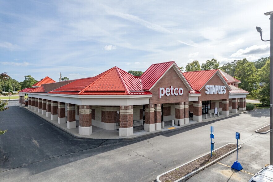 More Photos Of 1007 Ten Rod Rd, North Kingstown Freestanding For Lease