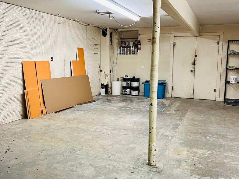 More Photos Of 130 E Main St, Marion Storefront For Sale