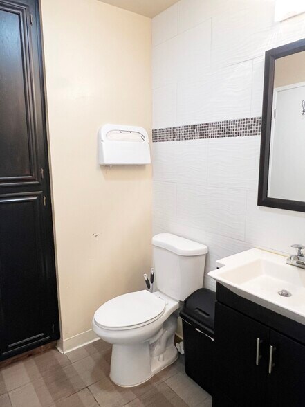 More Photos Of 3219 Auto Plaza, Richmond Office For Lease