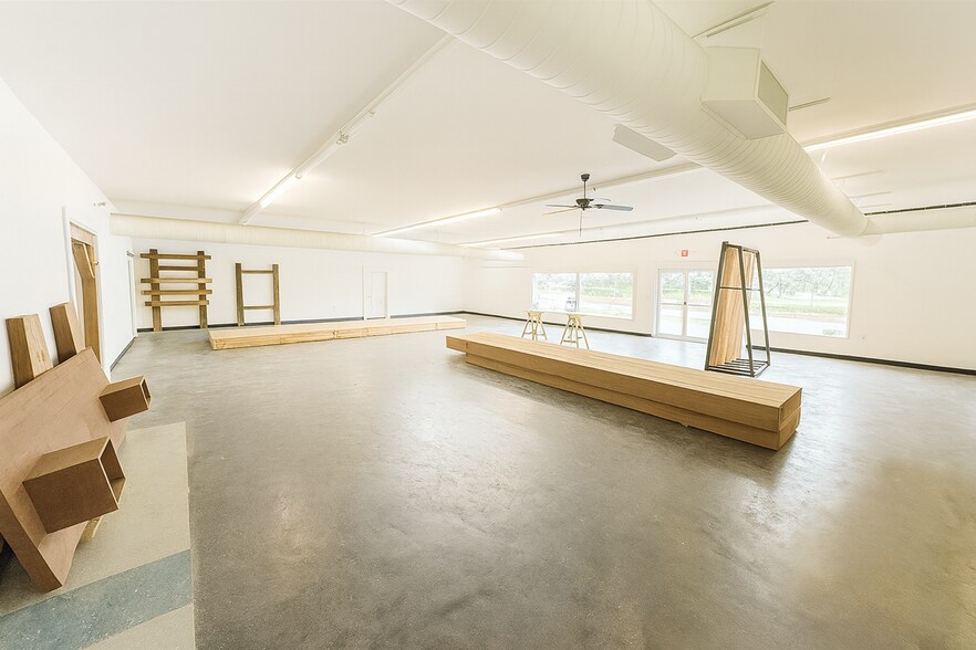 More Photos Of 2102 W 34th St, Houston General Retail For Sale