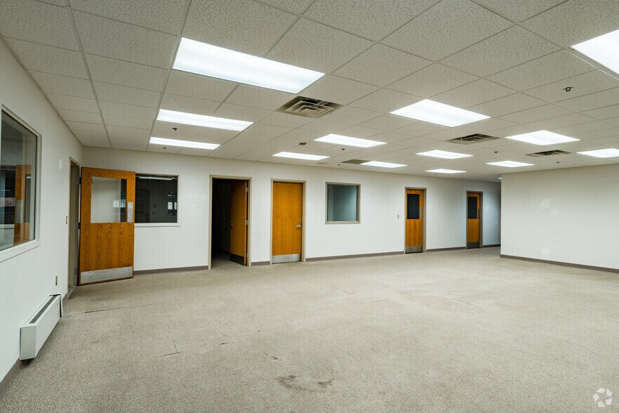More Photos Of 100 Murray Dr, Warren Warehouse For Lease