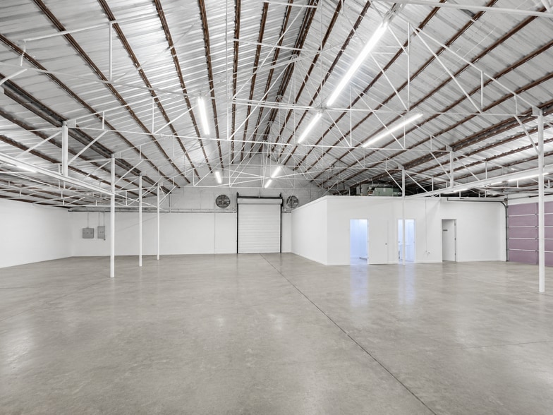 More Photos Of 109 Industrial Blvd, Austin Warehouse For Lease
