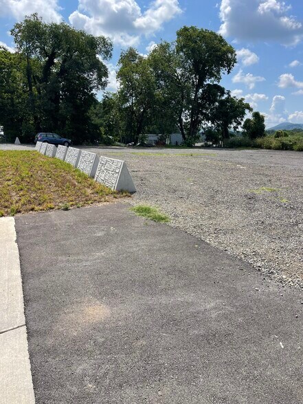 More Photos Of 1910 Chapman Ave SW, Roanoke Light Manufacturing For Sale