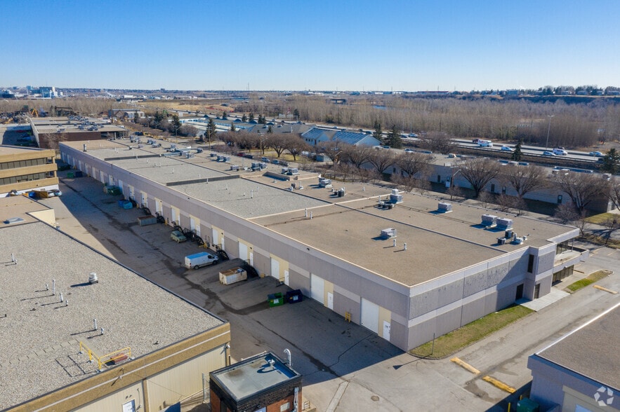 More Photos Of 6025 12th St SE, Calgary Showroom For Lease