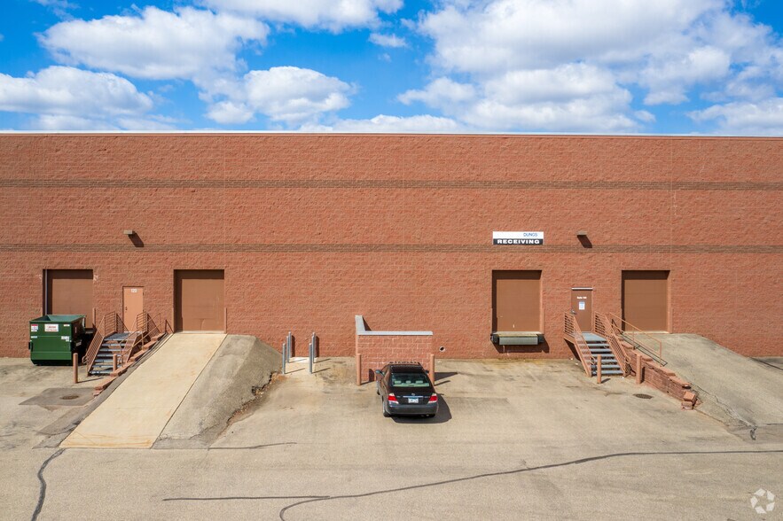 More Photos Of 3890 Pheasant Ridge Dr NE, Blaine Warehouse For Lease