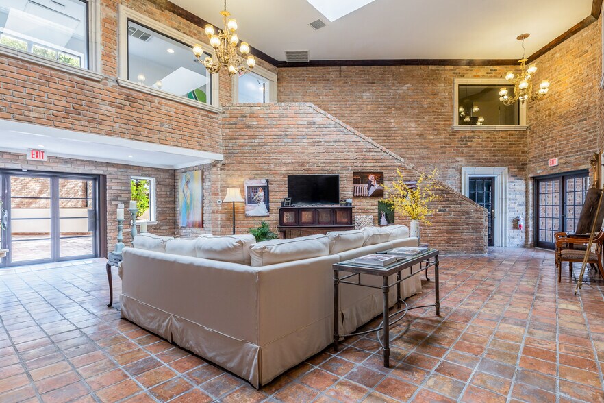 More Photos Of 6303 Beverlyhill St, Houston Lodge Meeting Hall For Sale