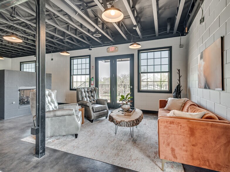 More Photos Of 235 W Hurd St, Edmond Office For Sale