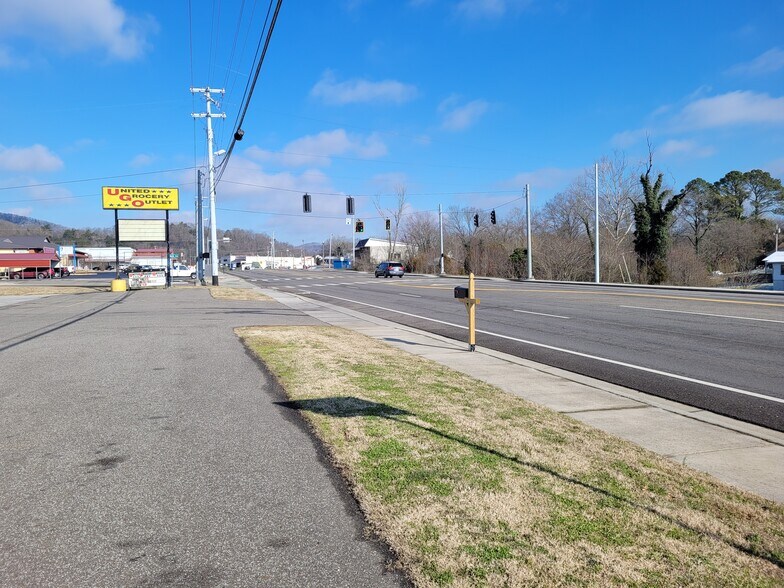 More Photos Of 508 Ruritan Rd, Harriman Supermarket For Sale