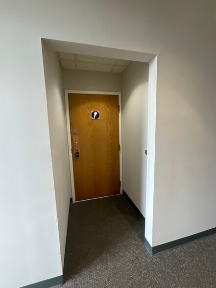 More Photos Of 34 Depot St, Pittsfield Medical For Lease